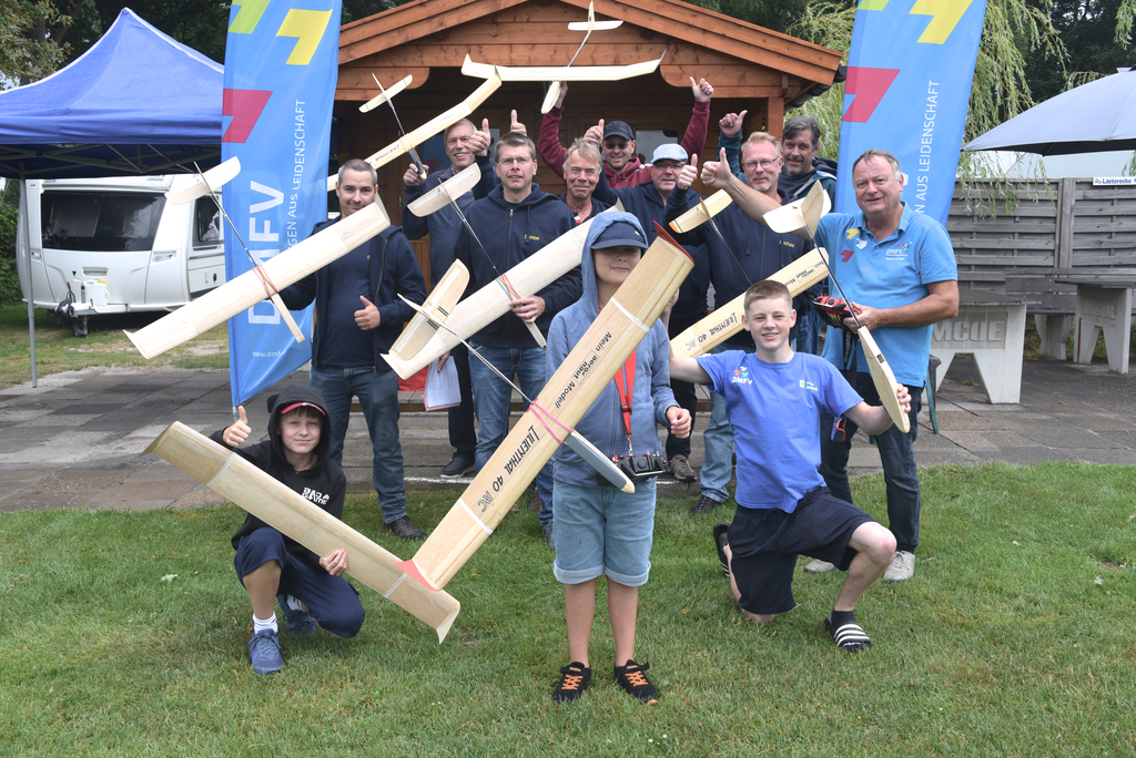 Gruppenbild der Teilnemer am LT 40 Cup vor dem Wettkampf.