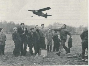 Die Anfänge in Bümmerstede. 3.v.l Kurt Olex, 4.v.l Werner Gottschling 